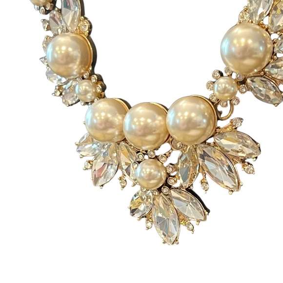 NECKLACE BANANA REPUBLIC Statement Necklace Rhinestones Faux Pearls Formal 20” - Picture 3 of 16